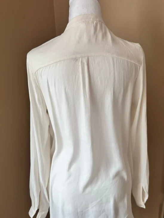 H&M Cream Button-Front Long Sleeve Blouse - Picture 2 of 4